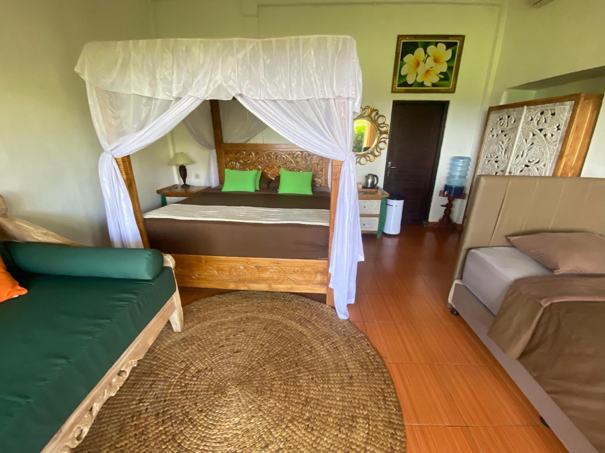 Great Mountain Views Villa Resort Selat Room photo