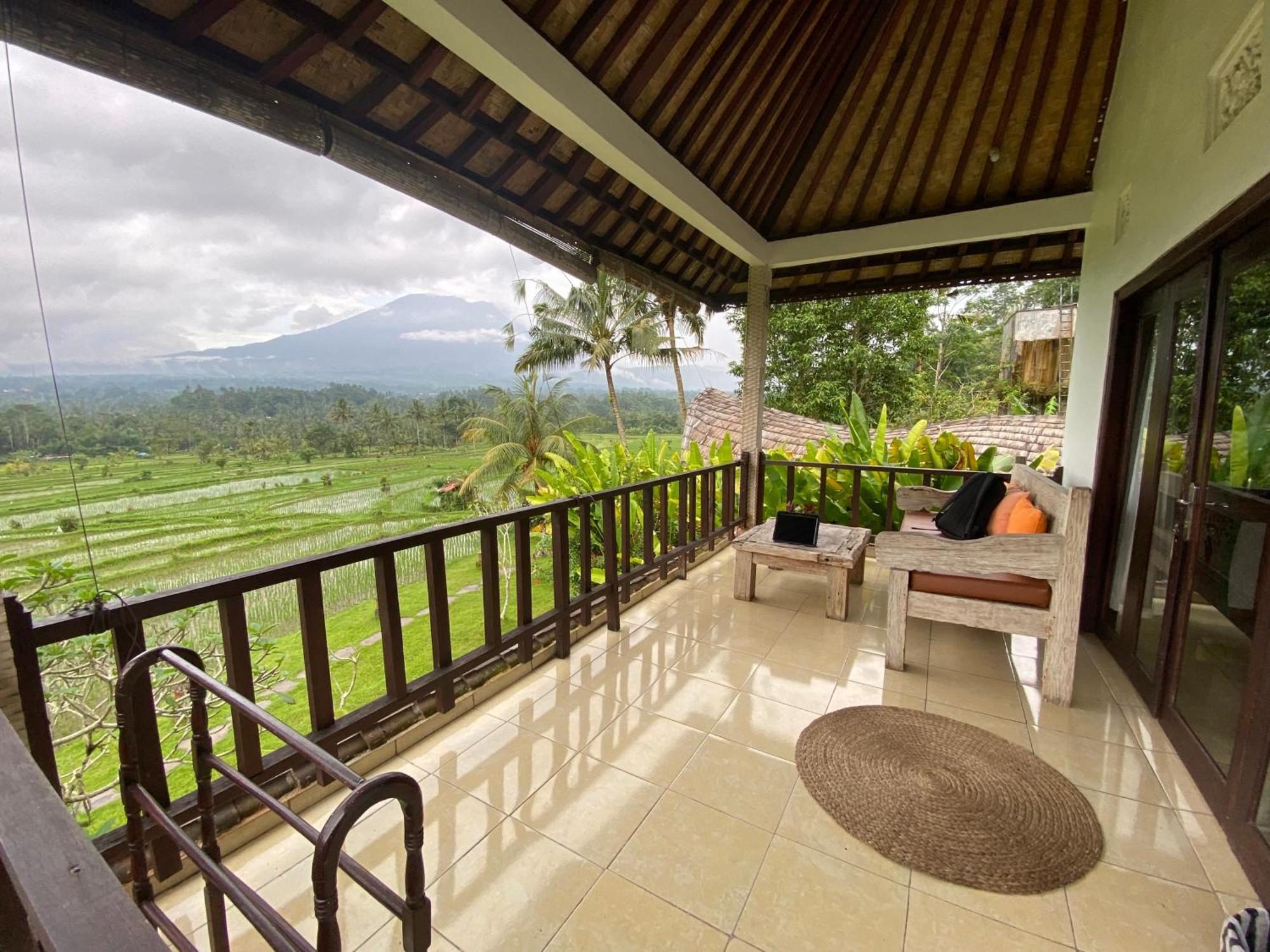 Great Mountain Views Villa Resort Selat Exterior photo
