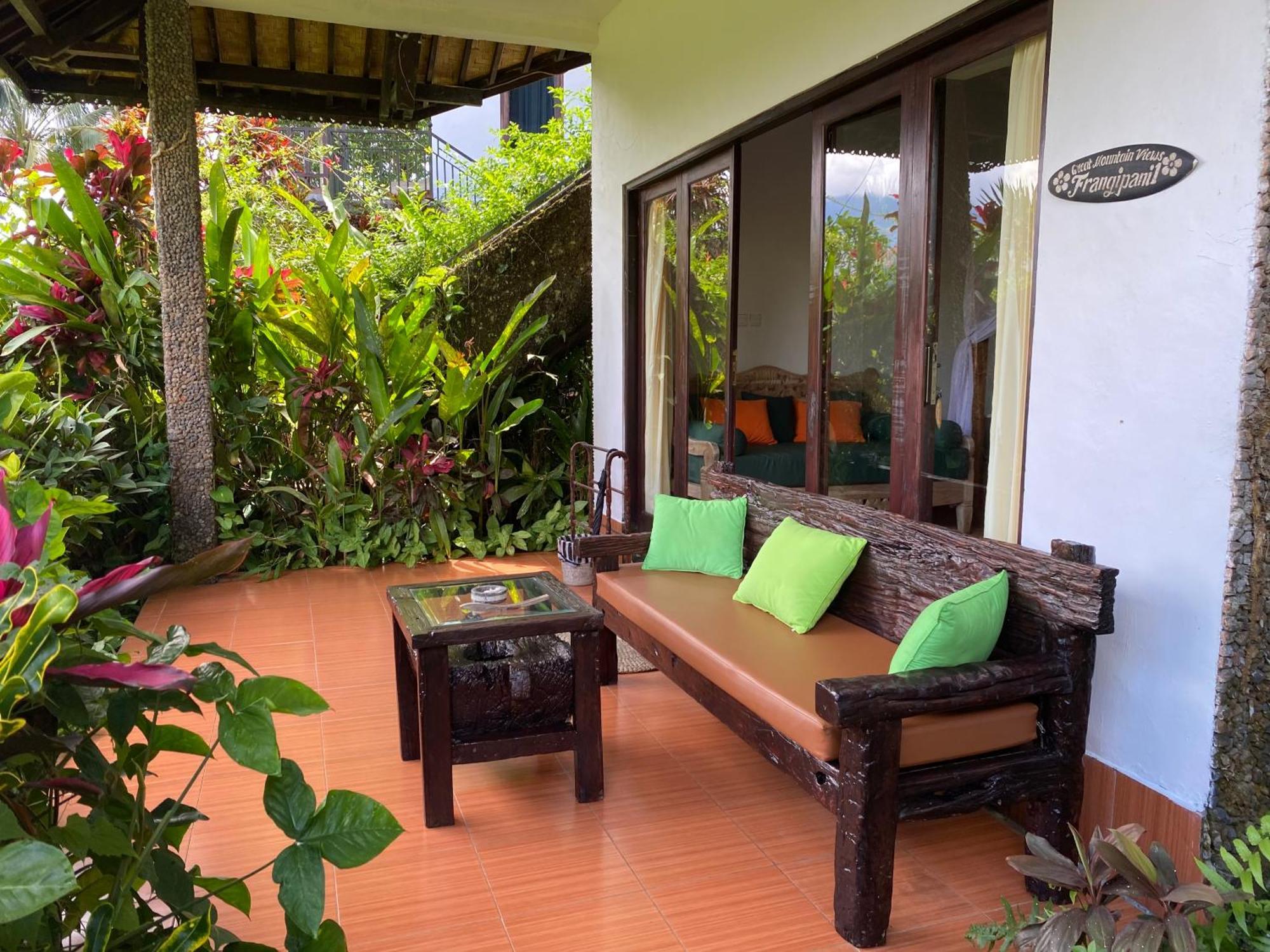 Great Mountain Views Villa Resort Selat Room photo