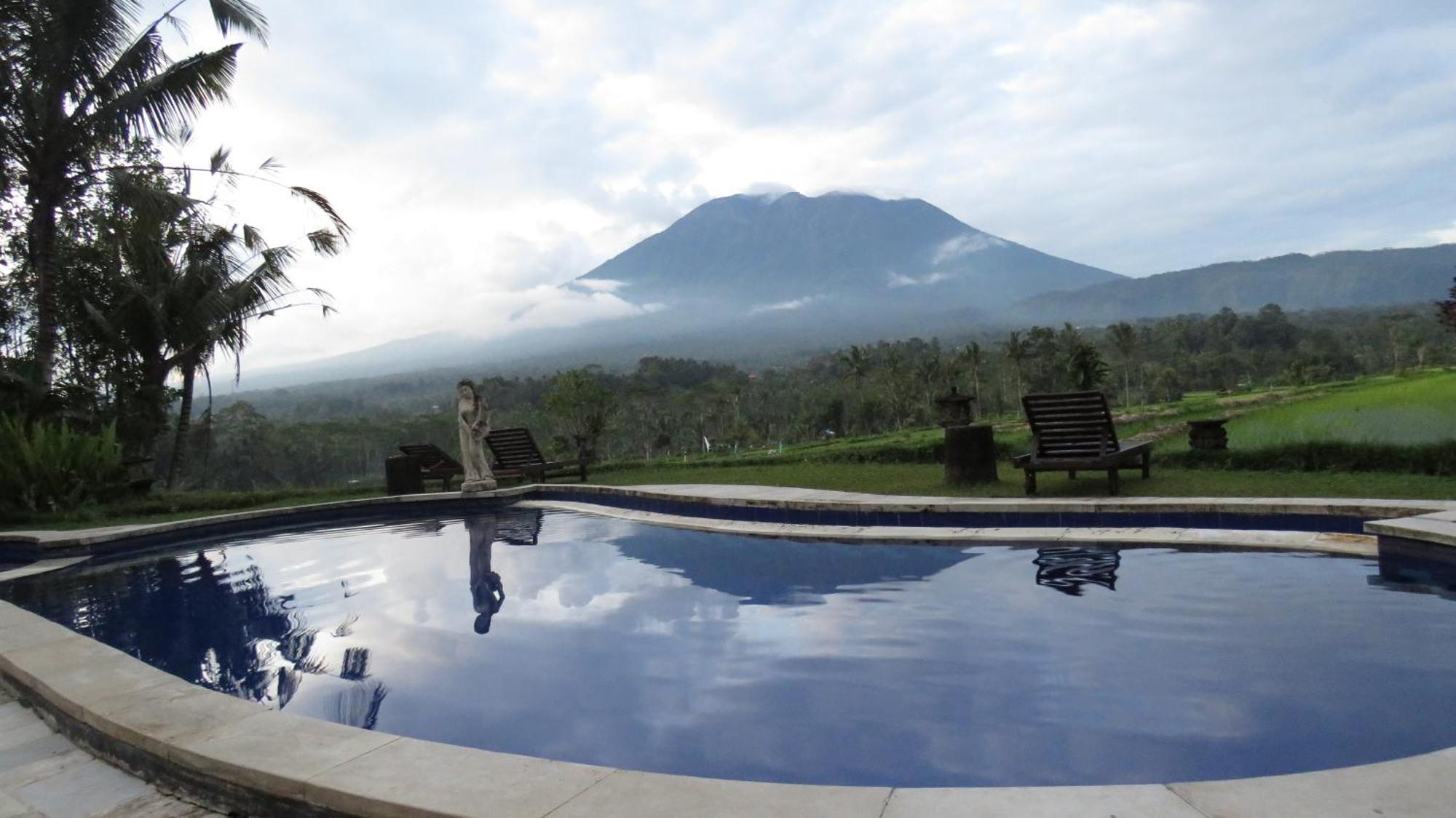 Great Mountain Views Villa Resort Selat Exterior photo