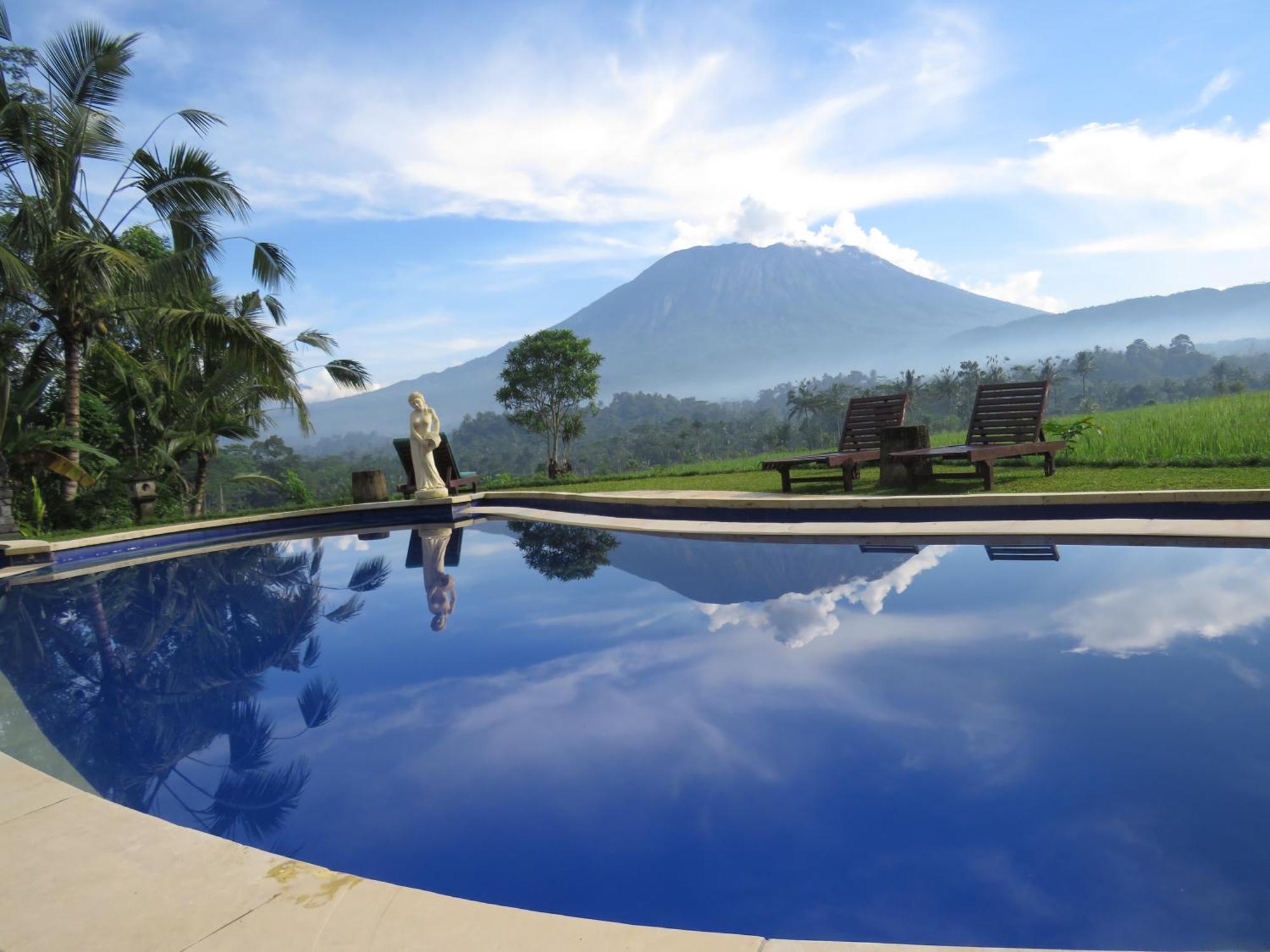 Great Mountain Views Villa Resort Selat Exterior photo