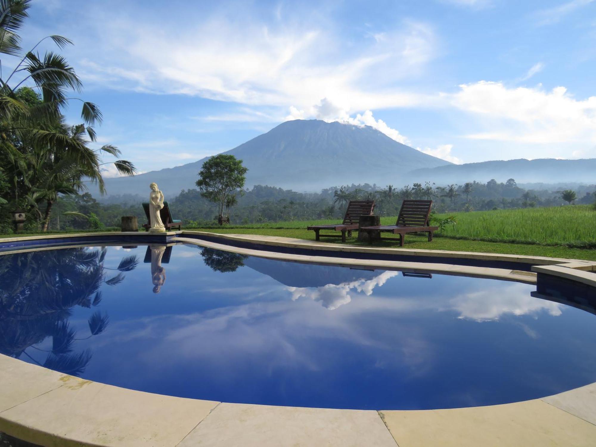 Great Mountain Views Villa Resort Selat Exterior photo