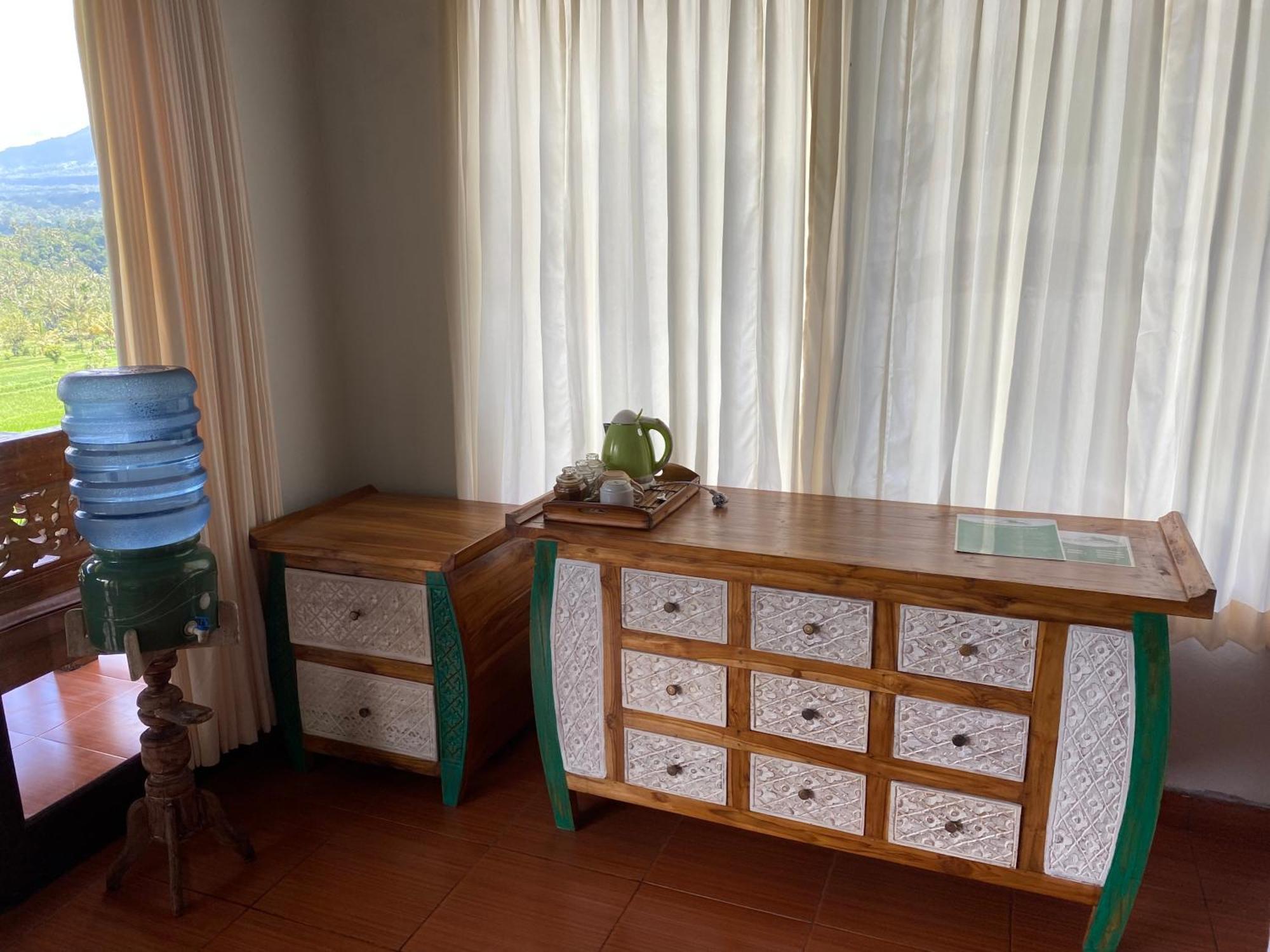 Great Mountain Views Villa Resort Selat Room photo