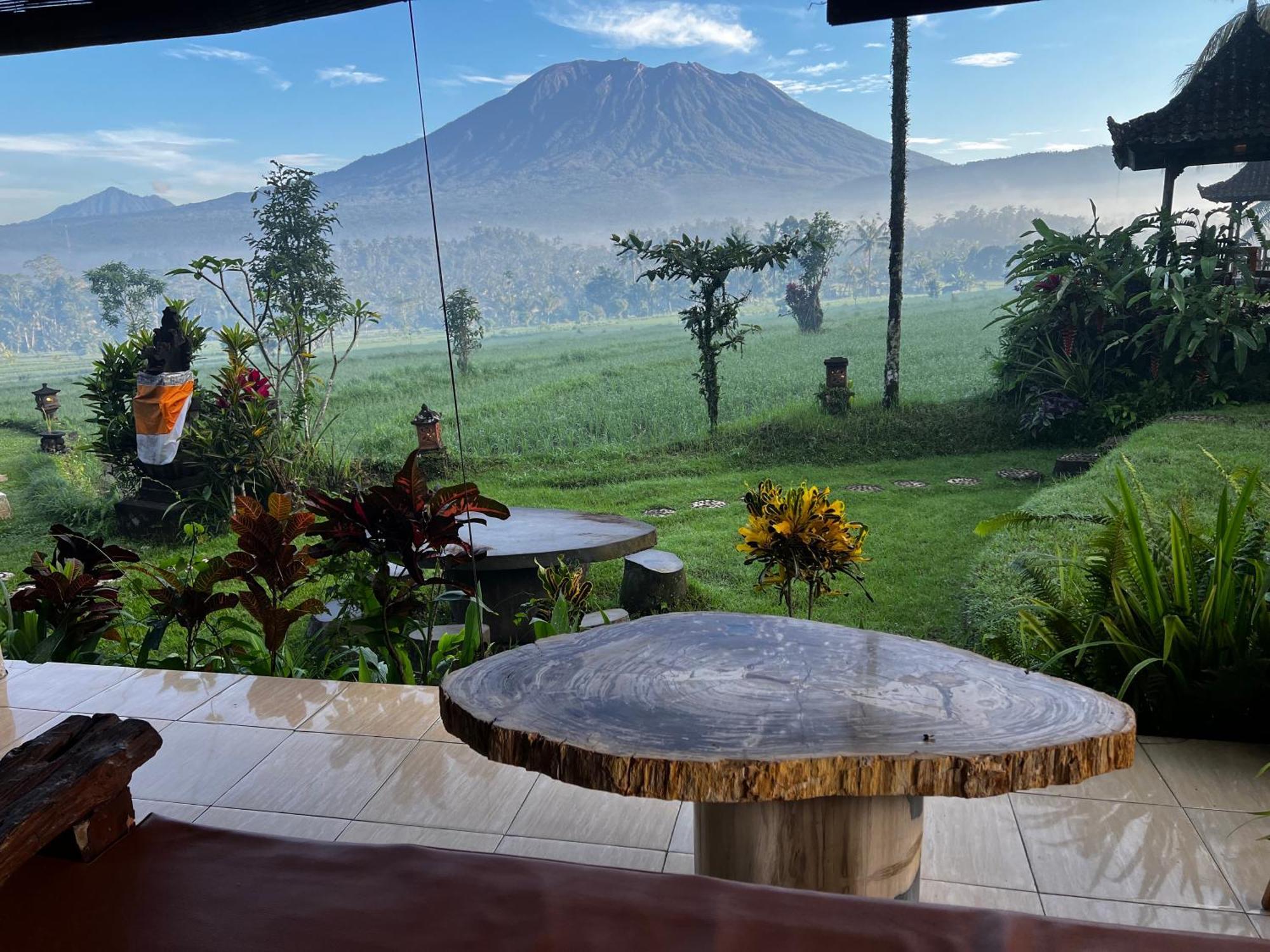 Great Mountain Views Villa Resort Selat Exterior photo