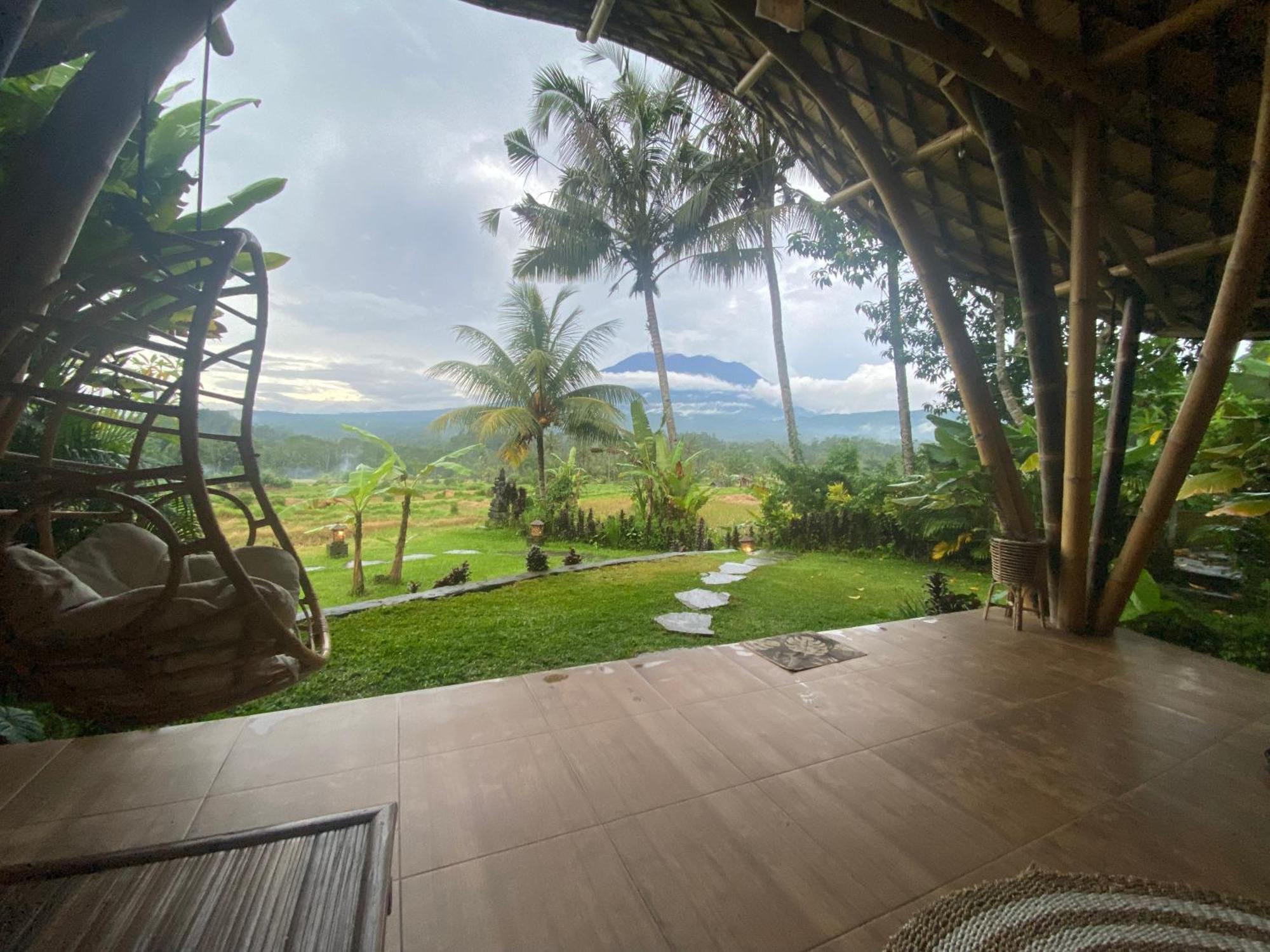 Great Mountain Views Villa Resort Selat Room photo
