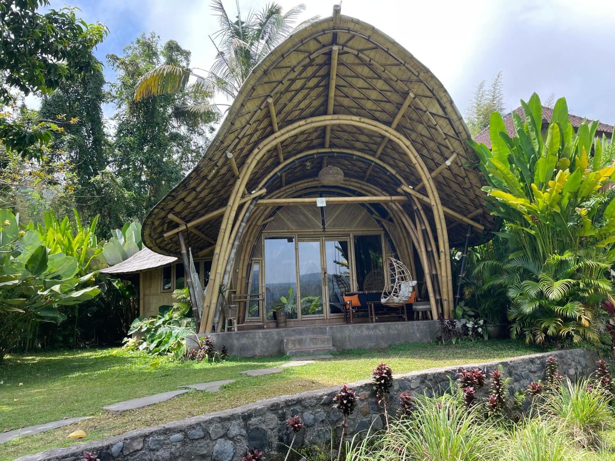 Great Mountain Views Villa Resort Selat Room photo