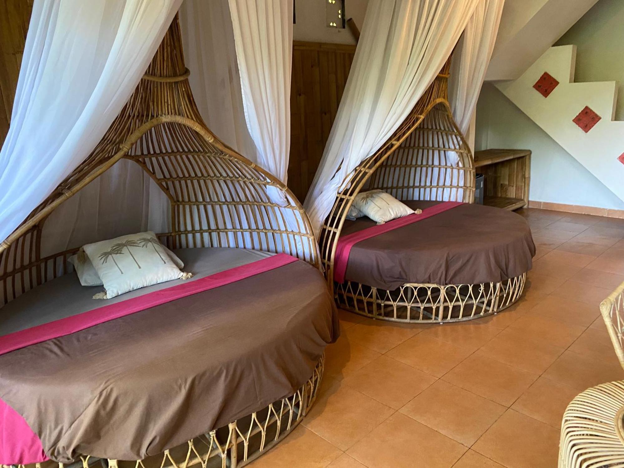 Great Mountain Views Villa Resort Selat Room photo