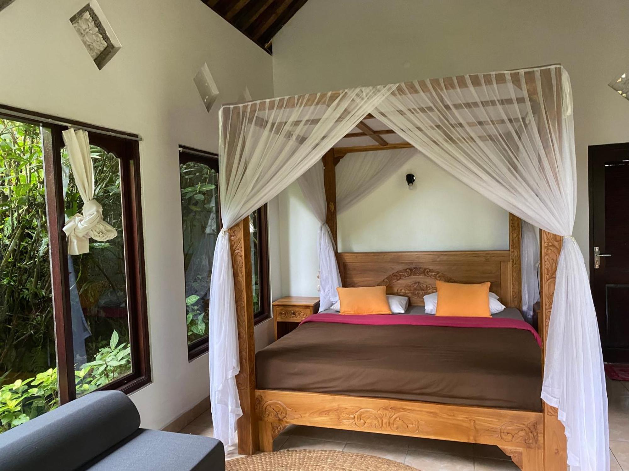 Great Mountain Views Villa Resort Selat Room photo