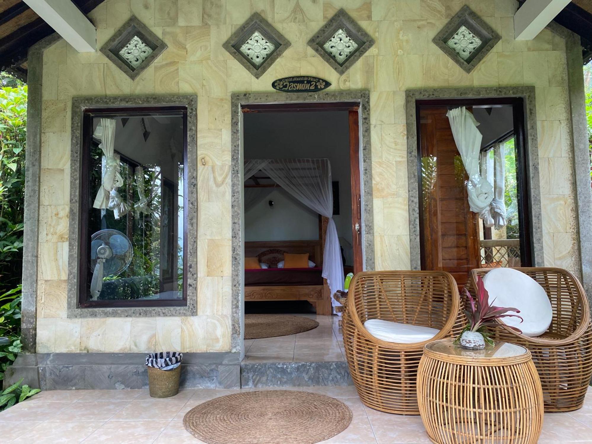 Great Mountain Views Villa Resort Selat Room photo