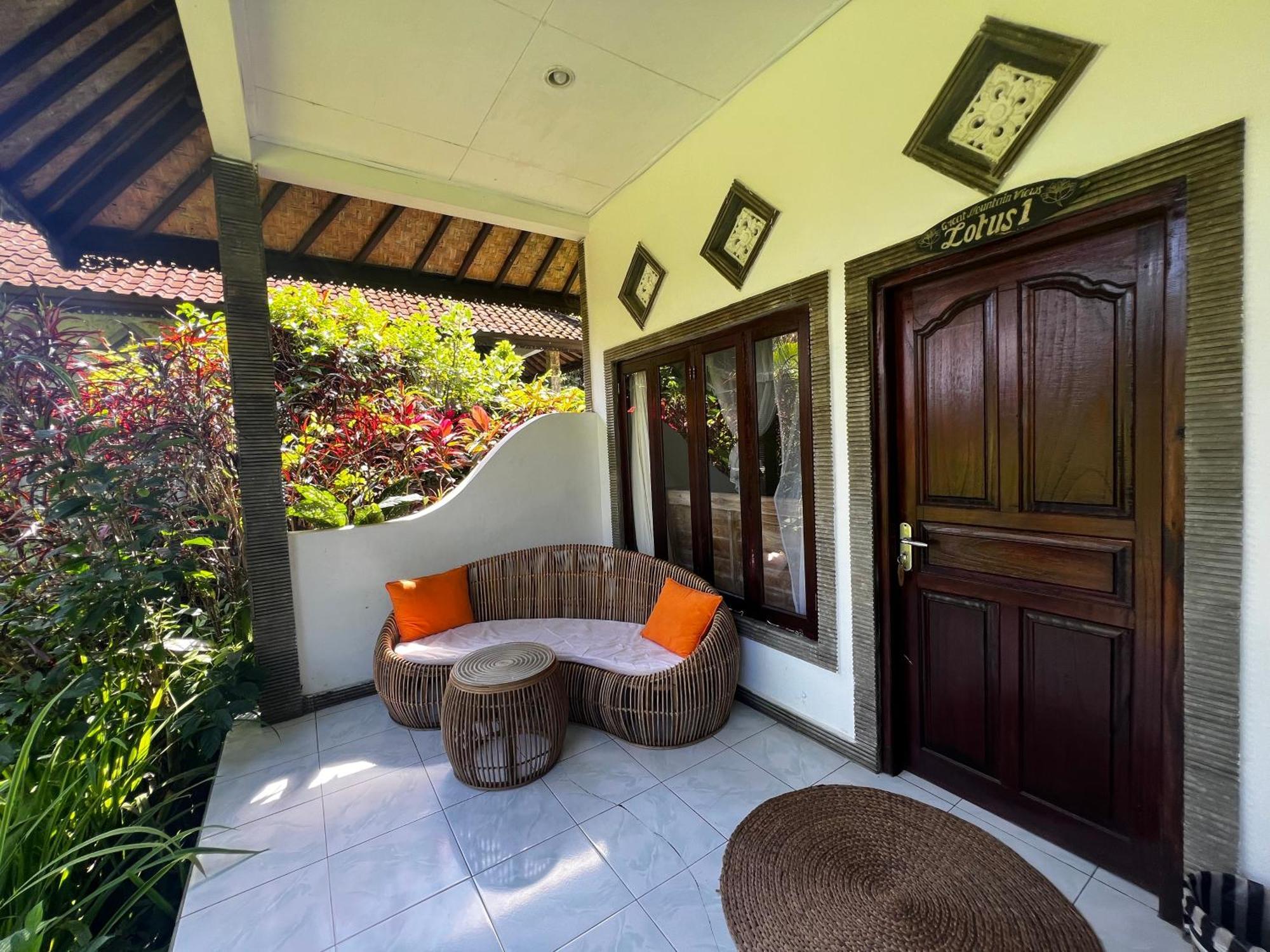 Great Mountain Views Villa Resort Selat Room photo